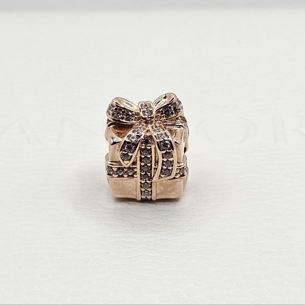 🎁Authentic Pandora ROSE GIFT CHARM - Picture 2 of 7